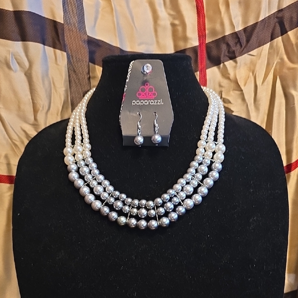 Paparazzi Classic Silver and White Necklace Set